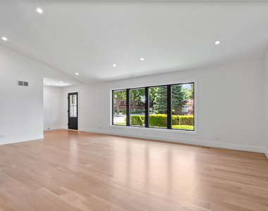 6600 N Kenton Avenue - Photo Thumbnail 9