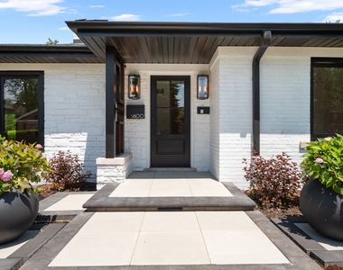 6600 N Kenton Avenue - Photo Thumbnail 5