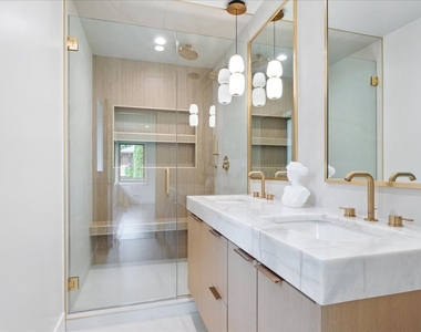 6600 N Kenton Avenue - Photo Thumbnail 28