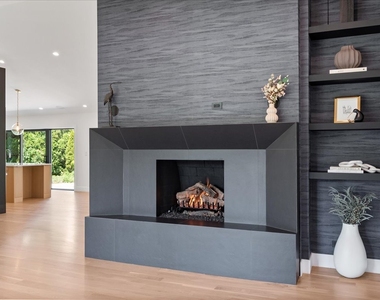 6600 N Kenton Avenue - Photo Thumbnail 8