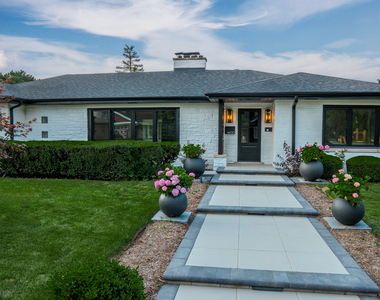 6600 N Kenton Avenue - Photo Thumbnail 4