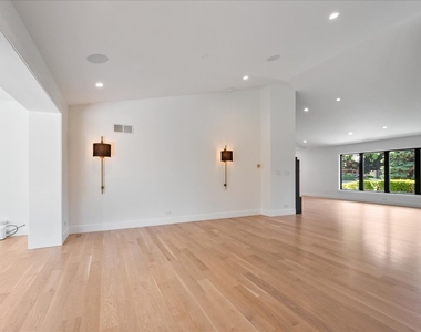 6600 N Kenton Avenue - Photo Thumbnail 15