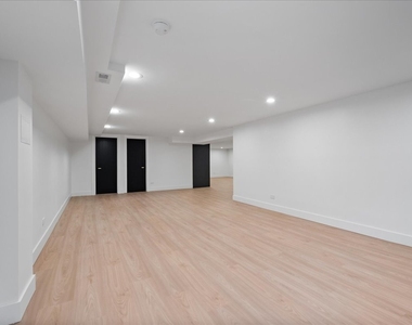 6600 N Kenton Avenue - Photo Thumbnail 29