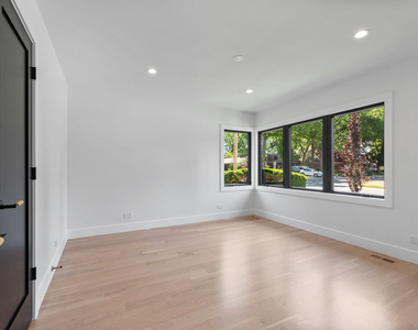 6600 N Kenton Avenue - Photo Thumbnail 20