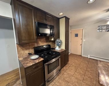 5135 Greenwood Street - Photo Thumbnail 14