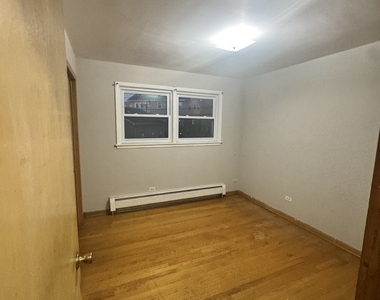 5135 Greenwood Street - Photo Thumbnail 8