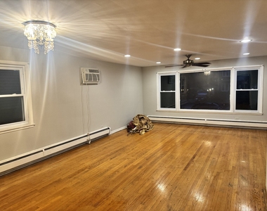 5135 Greenwood Street - Photo Thumbnail 3