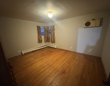 5135 Greenwood Street - Photo Thumbnail 9