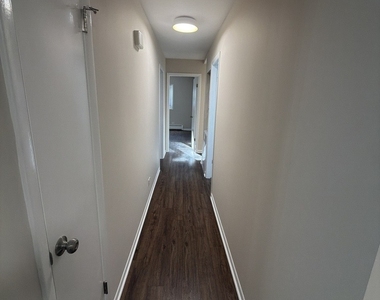 516 S La Grange Road - Photo Thumbnail 6
