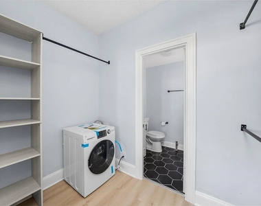 5135 S Blackstone Avenue - Photo Thumbnail 9