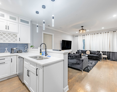 4634 S Langley Avenue - Photo Thumbnail 1