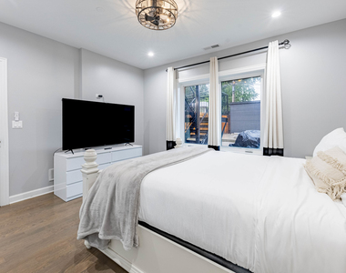 4634 S Langley Avenue - Photo Thumbnail 6