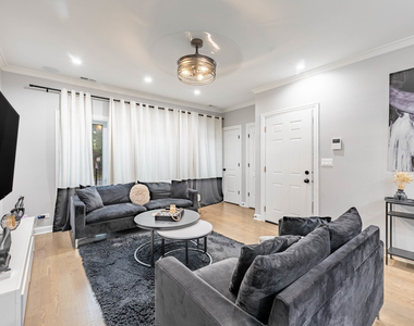 4634 S Langley Avenue - Photo Thumbnail 2