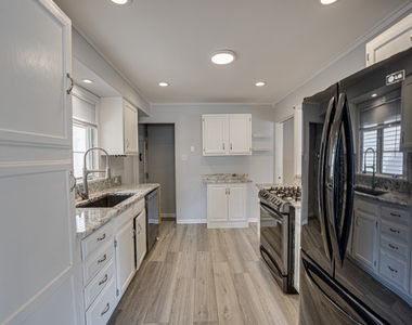 1132 N Main Street - Photo Thumbnail 6
