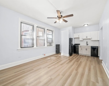 5135 S Blackstone Avenue - Photo Thumbnail 8
