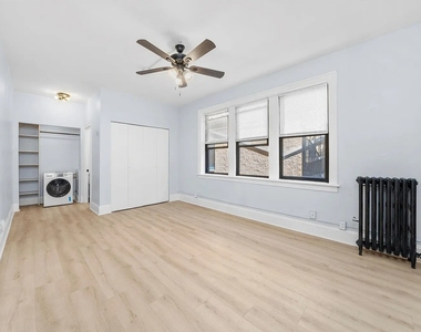 5135 S Blackstone Avenue - Photo Thumbnail 3