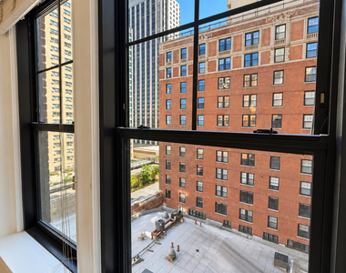 3170 N Sheridan Road - Photo Thumbnail 9