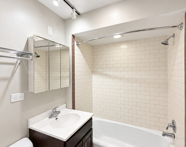 3170 N Sheridan Road - Photo Thumbnail 14