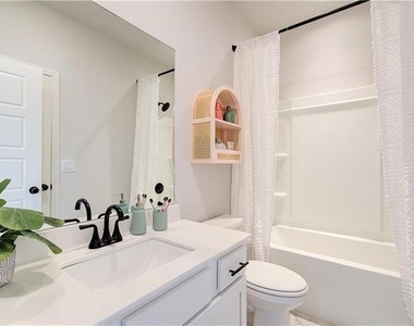 4672 Cypress Landing Way - Photo Thumbnail 9
