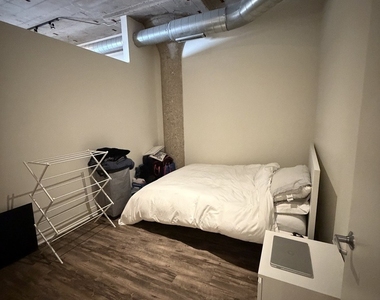 922 W Washington Boulevard - Photo Thumbnail 2
