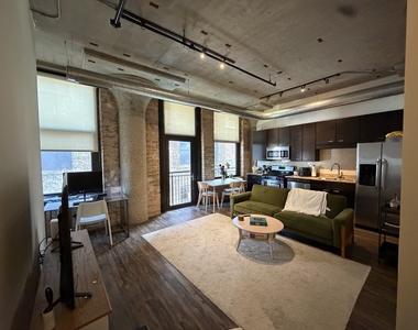 922 W Washington Boulevard - Photo Thumbnail 5