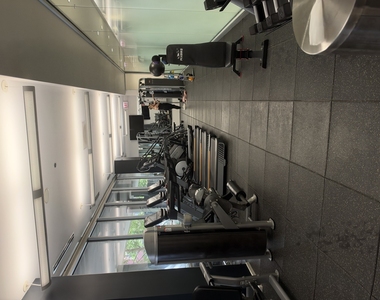 922 W Washington Boulevard - Photo Thumbnail 10