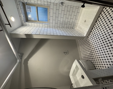 4649 N Manor Avenue - Photo Thumbnail 10