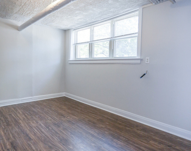 4649 N Manor Avenue - Photo Thumbnail 5