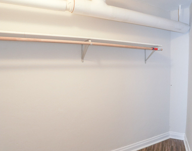 4649 N Manor Avenue - Photo Thumbnail 6