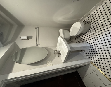 4649 N Manor Avenue - Photo Thumbnail 9