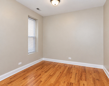 3927 N Clarendon Avenue - Photo Thumbnail 6