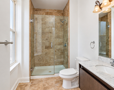 3927 N Clarendon Avenue - Photo Thumbnail 4