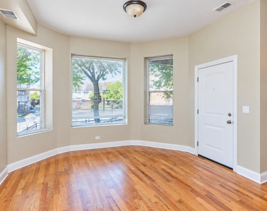 3927 N Clarendon Avenue - Photo Thumbnail 11