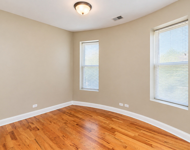 3927 N Clarendon Avenue - Photo Thumbnail 10