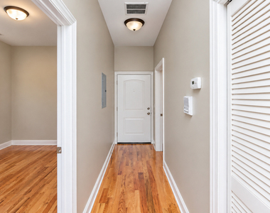 3927 N Clarendon Avenue - Photo Thumbnail 14