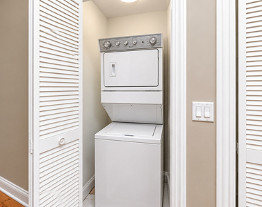 3927 N Clarendon Avenue - Photo Thumbnail 12