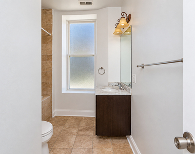 3927 N Clarendon Avenue - Photo Thumbnail 3