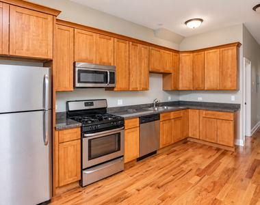 3927 N Clarendon Avenue - Photo Thumbnail 2