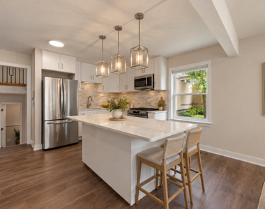 107 N Pierce Avenue - Photo Thumbnail 4