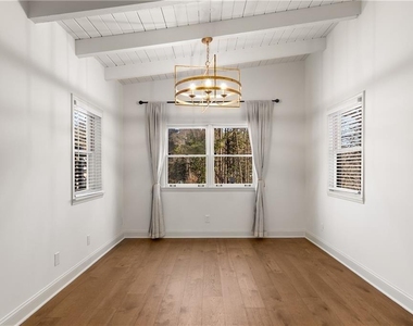 130 Putnam Circle - Photo Thumbnail 7