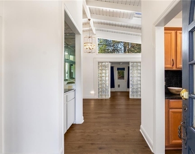 130 Putnam Circle - Photo Thumbnail 2