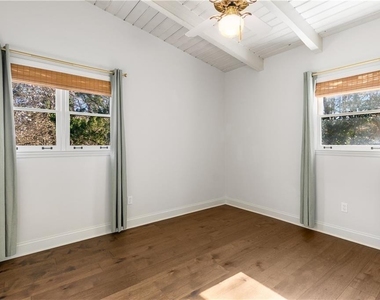 130 Putnam Circle - Photo Thumbnail 6