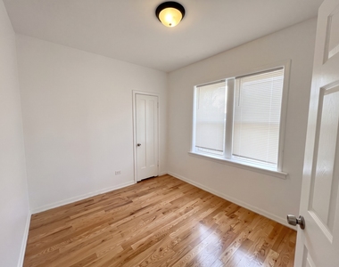 7332 S Artesian Avenue - Photo Thumbnail 5