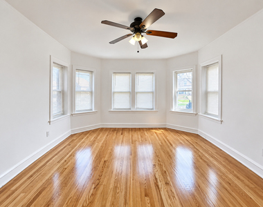 7332 S Artesian Avenue - Photo Thumbnail 3