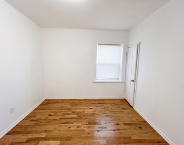 7332 S Artesian Avenue - Photo Thumbnail 7