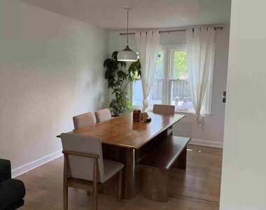 3927 Crestwood Drive - Photo Thumbnail 7