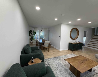 3927 Crestwood Drive - Photo Thumbnail 12
