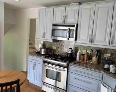 3927 Crestwood Drive - Photo Thumbnail 5