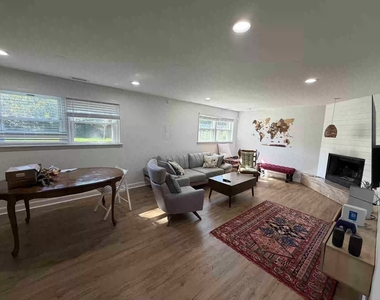 3927 Crestwood Drive - Photo Thumbnail 20