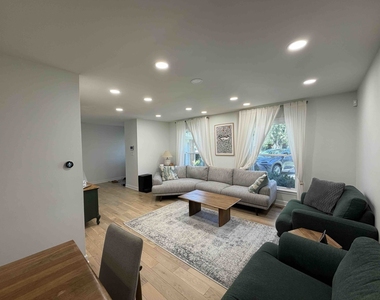 3927 Crestwood Drive - Photo Thumbnail 13